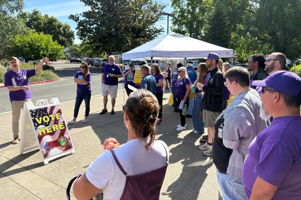 SEIU 1021 members at Mendocino County workers preparing to confront the Board of Supervisors SEIU 1021 members at Mendocino County workers preparing to confront the Board of Supervisors
